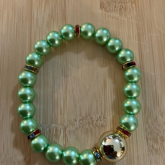 Hand Crafted Elegant Green Pearl Jewelry Set Stretch Bracelet Pierced Earrings - Picture 4 of 7